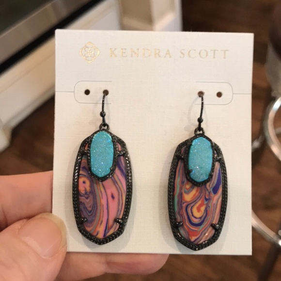 Kendra Scott Emmy Earrings - Picture 8 of 15